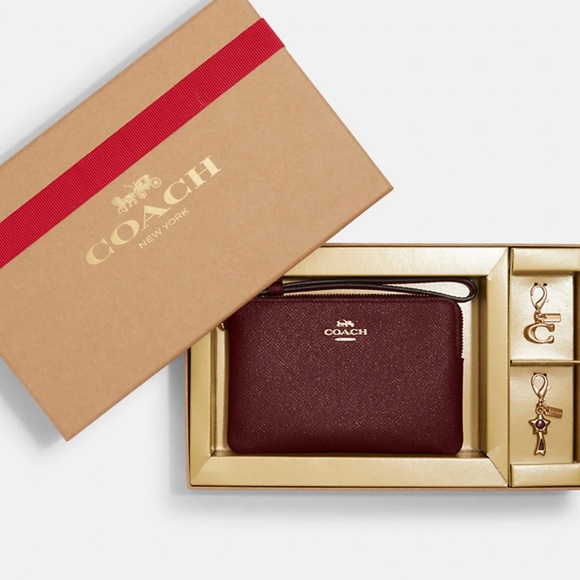 COACH Corner Zip Glitter Leather Wristlet Boxed Gift Box 2 Charms 100% AUTHENTIC - Picture 6 of 8